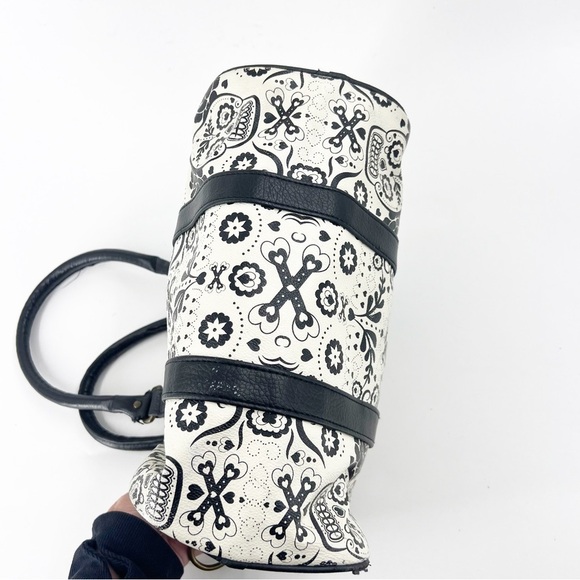 ✅ Disney Parks Loungefly Sugar Skull Black & White Satchel Purse - Picture 2 of 8